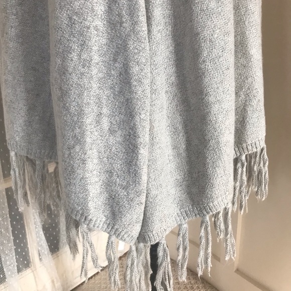 Banana republic poncho - Picture 8 of 8